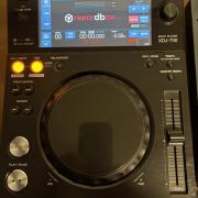 Pioneer DJ XDJ 700 + ajándék Decksaver