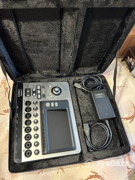 Qsc Touchmix-8 digitális keverő eladó! Beszámítás is lehet!