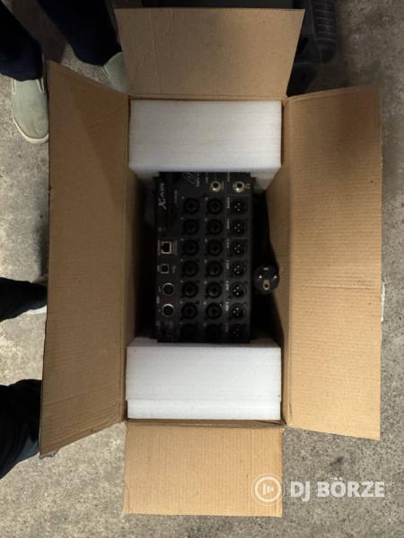 BEHRINGER XaIR-18 DIGITÁIS KEVERŐ ELADÓ