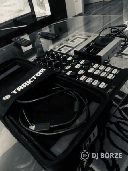 NI Traktor X1 Mk1 + NI Audio 4 Dj