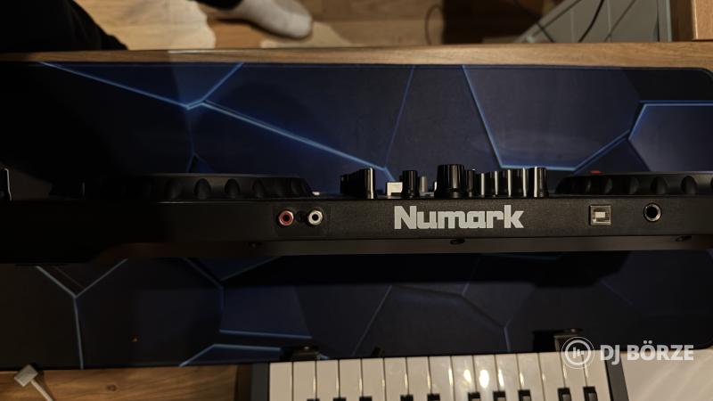 Numark Mixtrack Platinum FX