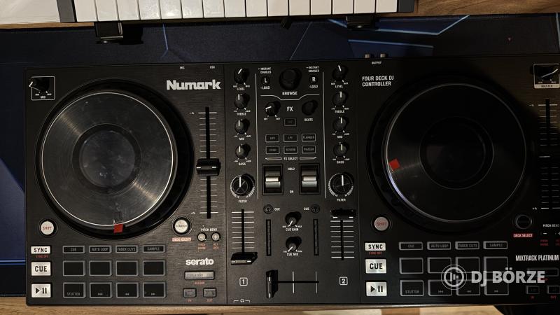 Numark Mixtrack Platinum FX