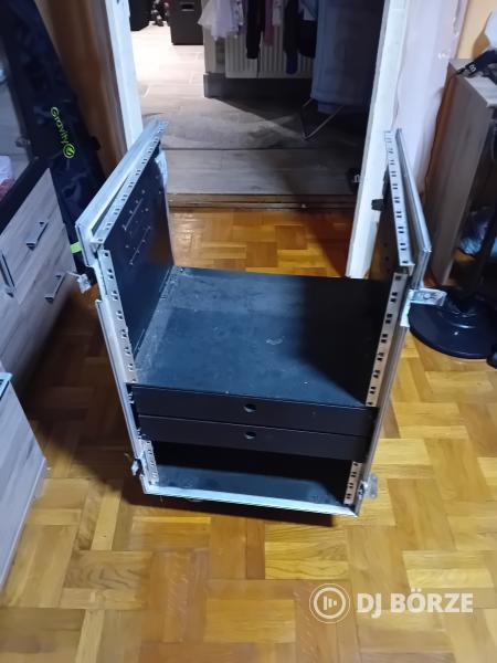 Eladó nagy keverőpult tartós rack.