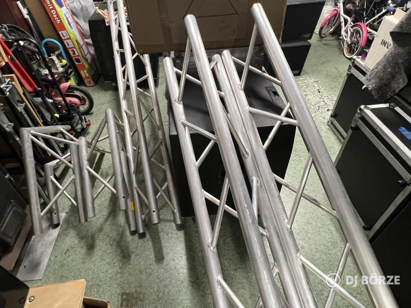 Traverz csavaros kötéssel, 7,2 méter (2,8+2x2,2) egyenes, és két idom