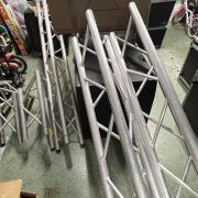 Traverz csavaros kötéssel, 7,2 méter (2,8+2x2,2) egyenes, és két idom