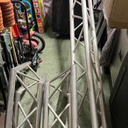 Traverz csavaros kötéssel, 7,2 méter (2,8+2x2,2) egyenes, és két idom