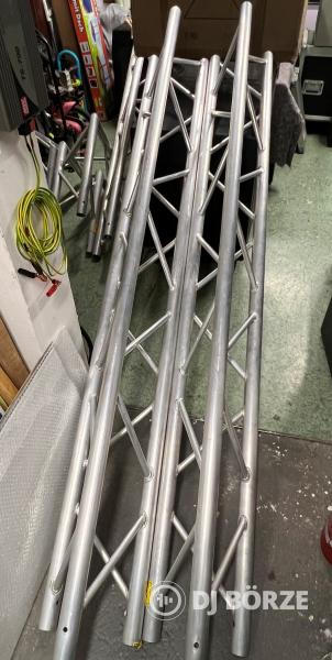 Traverz csavaros kötéssel, 7,2 méter (2,8+2x2,2) egyenes, és két idom