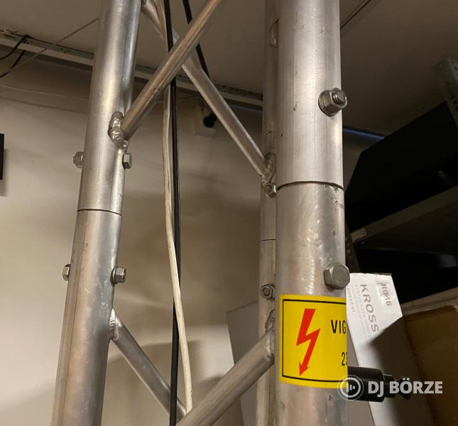 Traverz csavaros kötéssel, 7,2 méter (2,8+2x2,2) egyenes, és két idom