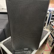 QSC K12.2 + Gyári tokok, megkímélt szép állapotban