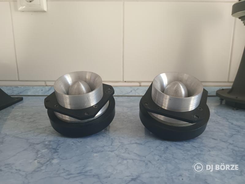 JBL 2402 szuper magas sugarzók.