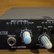 InvoTone IHA 4 Pro fejhallgató erősítő és jelelosztó