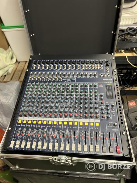 Yamaha MG206c keverő, új Robust rackkel együtt