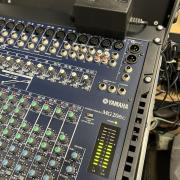 Yamaha MG206c keverő, új Robust rackkel együtt