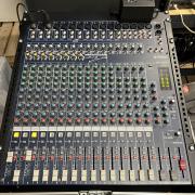 Yamaha MG206c keverő, új Robust rackkel együtt