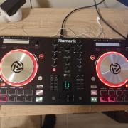 Numark Mixtrack Pro III kontroller