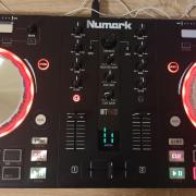 Numark Mixtrack Pro III kontroller