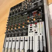 Behringer XENYX X1204USB 4 mono, 2 sztereó csatornás, 2/2-buszos USB-s keverő