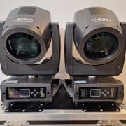 Eladó 2 db új 230 watt 7R robotlámpa rackkel