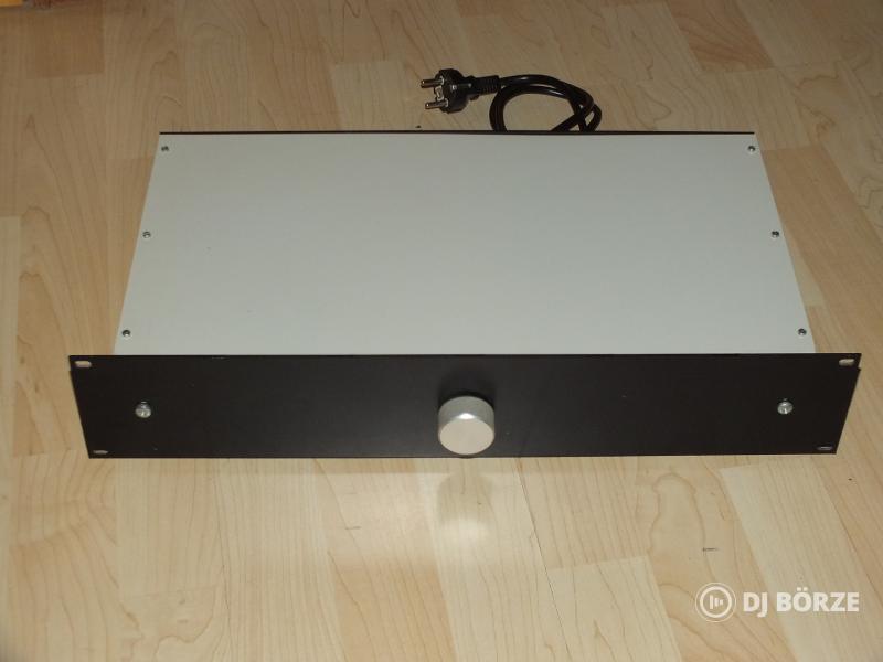 Épített végfok 2 x 100 w 8 hm