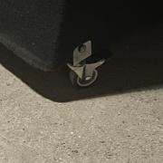 Masszív DJ pult kerekekkel, fénykapcsolóval monitorral