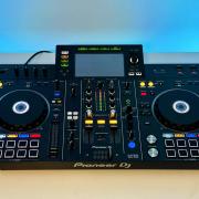 PIONEER XDJ RX2 + táska
