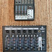 PEAVEY RQ 200 és BEHRINGER XENYX802 mixerek - külső tápok nélkül