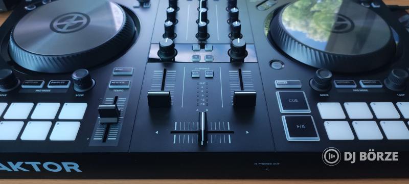 Native Instruments Traktor Kontrol S2 MKIII
