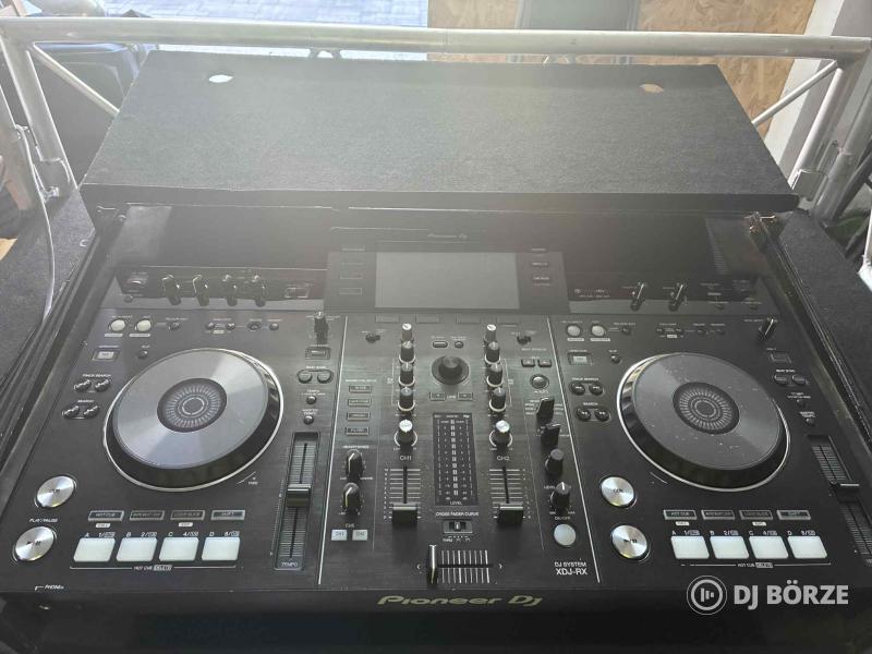 Pioneer XDJ RX1 kontroller + Zomo rack + Decksaver