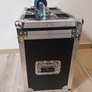 Eladó 2 db 230 watt 7R robotlámpa rackkel