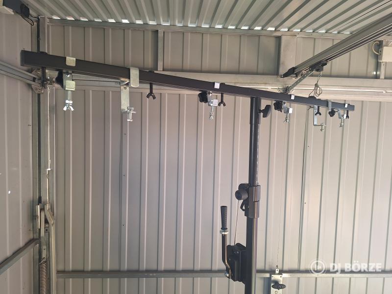 Eladó Soundstation csörlős fényállvány kiegészítőkkel