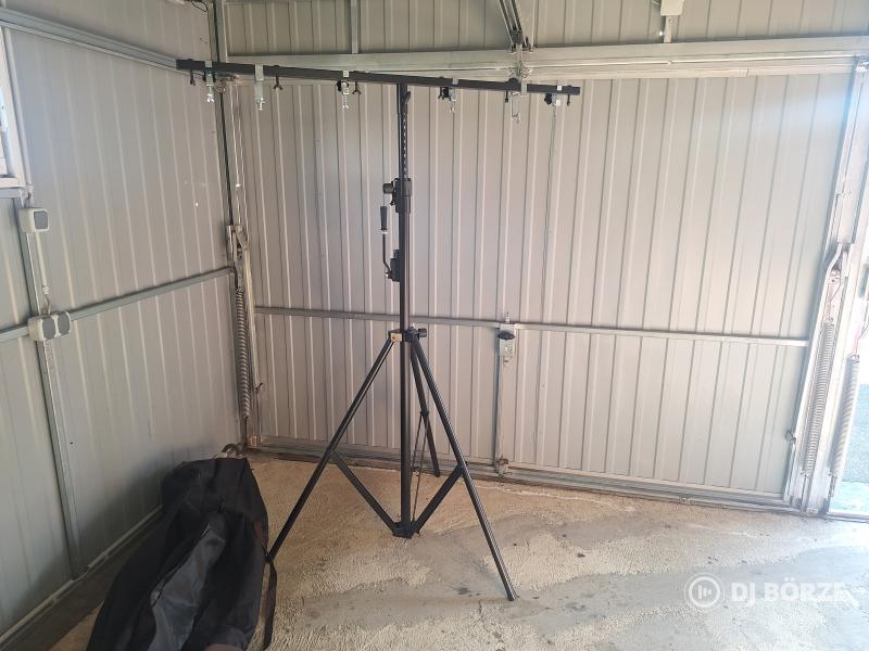 Eladó Soundstation csörlős fényállvány kiegészítőkkel