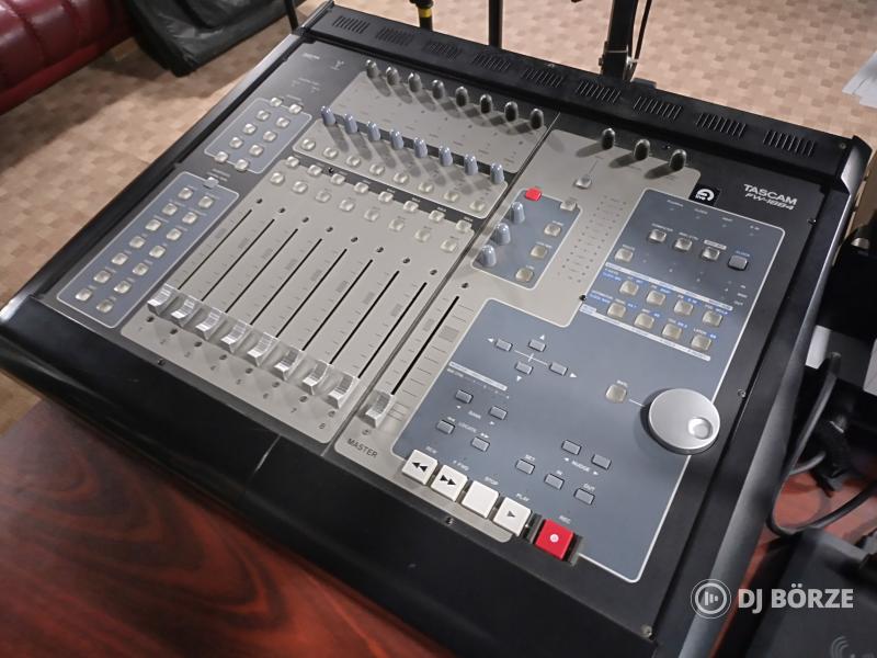Eladó Tascam FW-1884 profi motoros faderes vezérlő + hangkártya