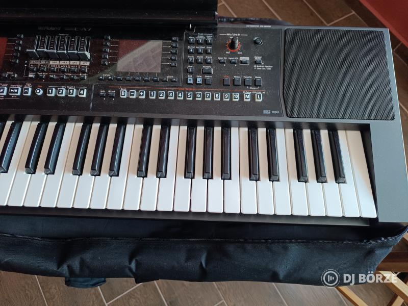 Roland EA7 szintetizator
