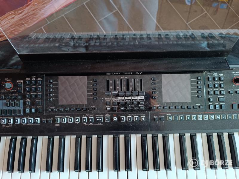 Roland EA7 szintetizator