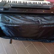 Roland EA7 szintetizator