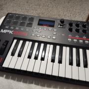 Akai MPK 225 Midi kontroller
