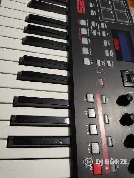 Akai MPK 225 Midi kontroller