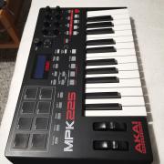 Akai MPK 225 Midi kontroller
