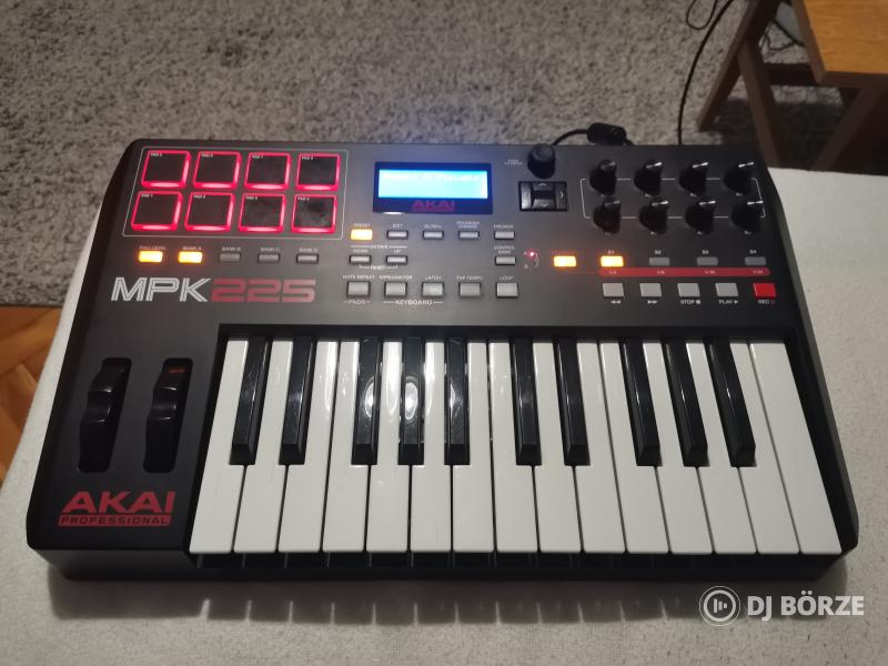 Akai MPK 225 Midi kontroller