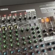 Yamaha MGP12X keverő
