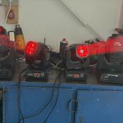 Eladó 2db Showtec Phanton 50 led spot és 2db Fénytechnikashop-os Bee eye laser robotlámpák