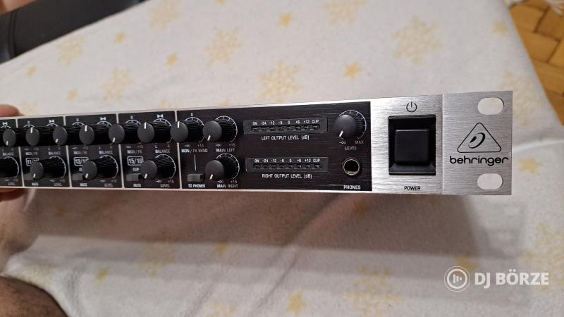Behringer RX1602 rack keverő