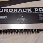 Behringer RX1602 rack keverő