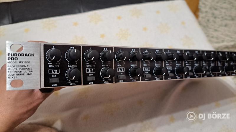 Behringer RX1602 rack keverő
