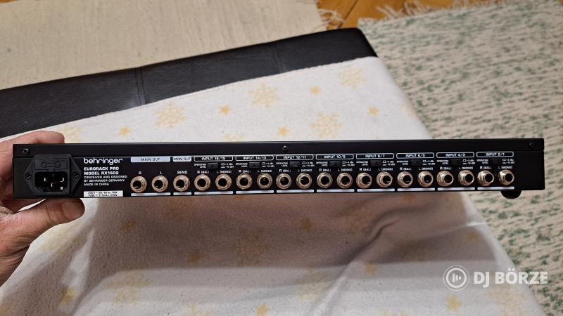 Behringer RX1602 rack keverő