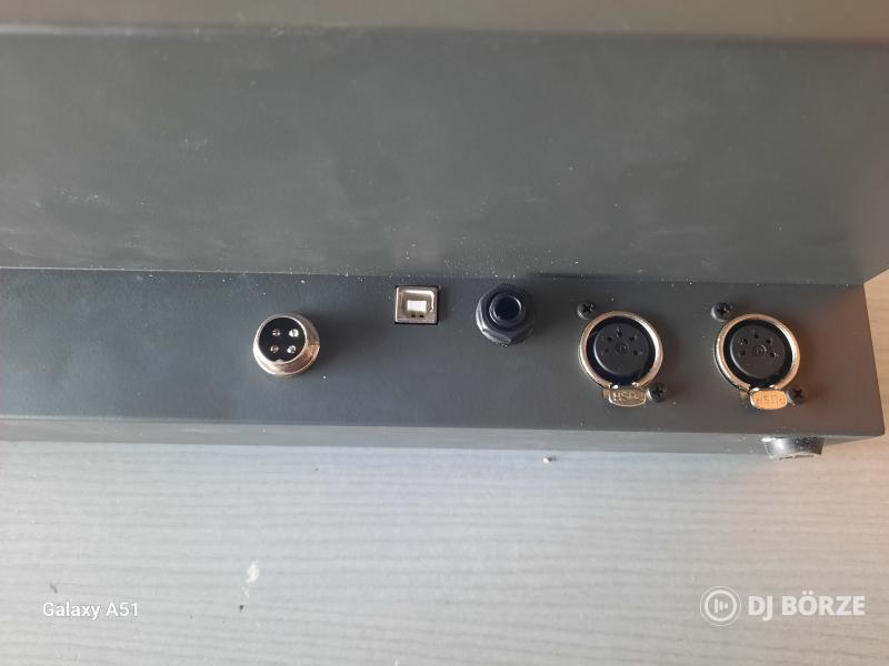 Director 768 fényvezérlő