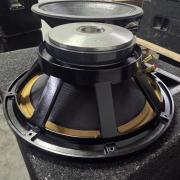 18 " Mély hangszóró RCF L18-P200-N