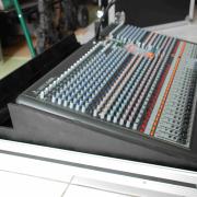 Behringer 32 csatornás keverőpult