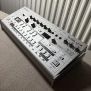 Roland TB-03 Bass Line szintetizátor