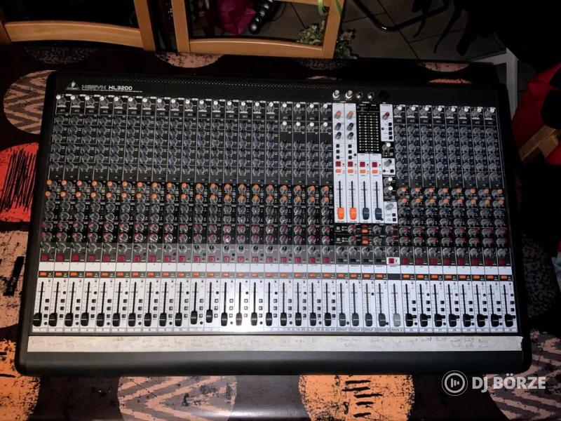 Behringer 32 csatornás keverőpult